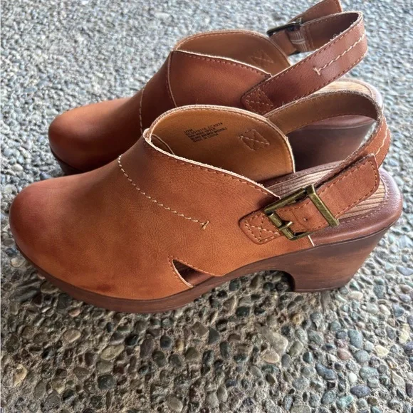 BOC Women's Tan Leather Shoe/Clog
Man made material, Leather look,
Worn once. - Picture 2 of 4